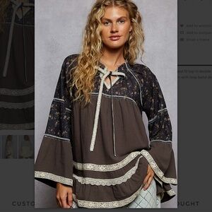 POL “ Dana “ POL V-Neck Double Gauze Top with Floral Fabric Detail 59A NWT